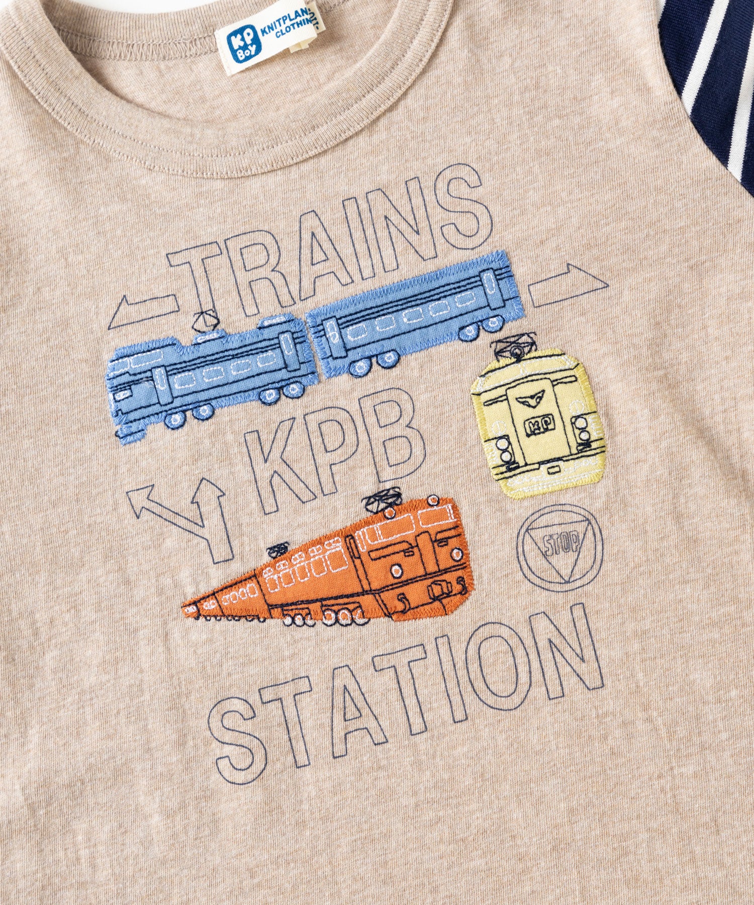 KPBOY(ケーピーボーイ)【日本製】電車刺繍とロゴプリント袖ボーダー